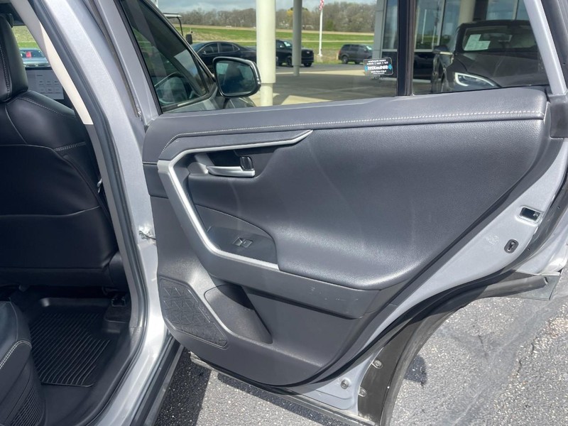 Toyota RAV4 Vehicle Image 15