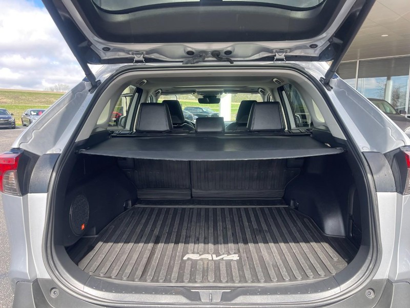 Toyota RAV4 Vehicle Image 16