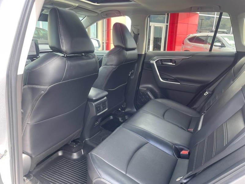 Toyota RAV4 Vehicle Image 17