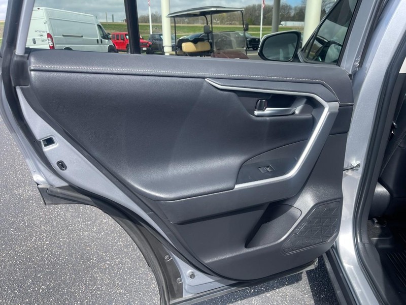 Toyota RAV4 Vehicle Image 18