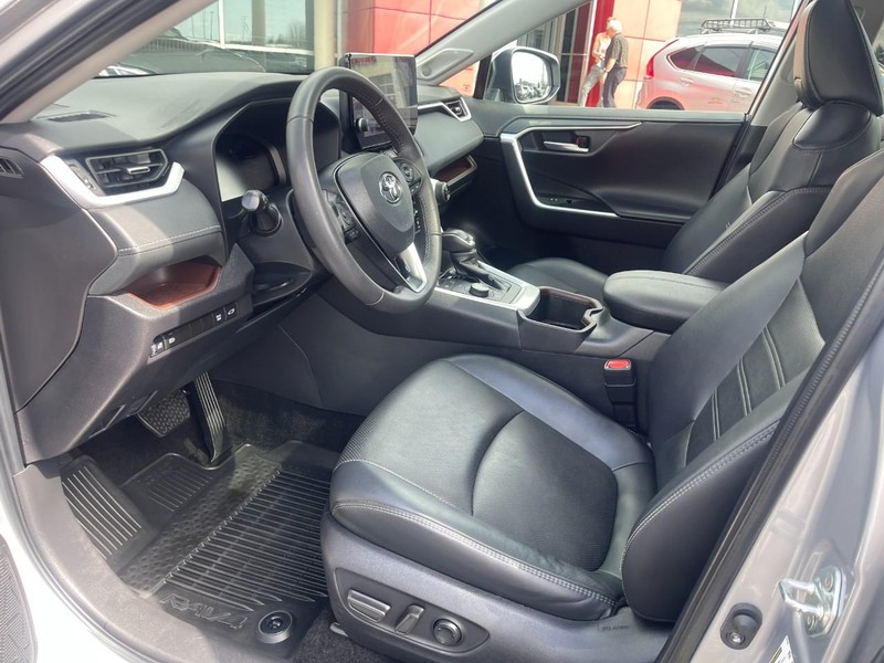 Toyota RAV4 Vehicle Image 19