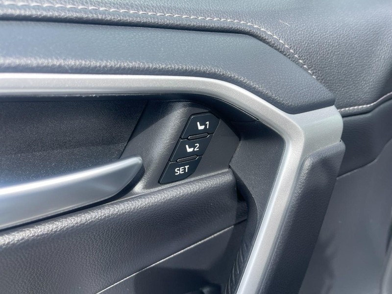 Toyota RAV4 Vehicle Image 21