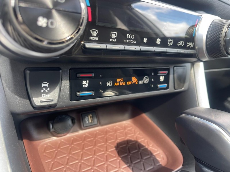 Toyota RAV4 Vehicle Image 28