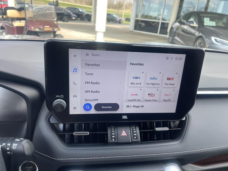 Toyota RAV4 Vehicle Image 30