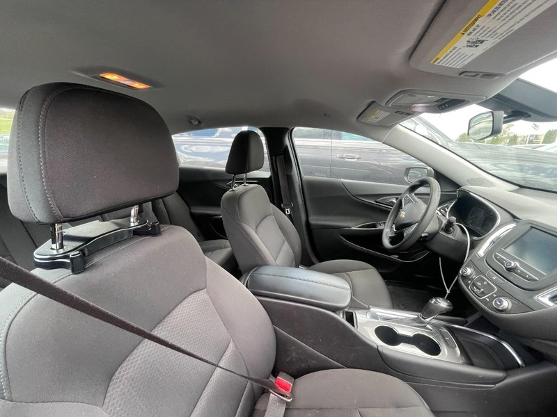 Chevrolet Malibu Vehicle Image 03