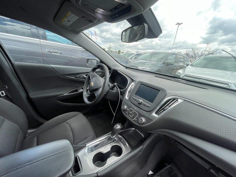 Chevrolet Malibu Vehicle Image 04