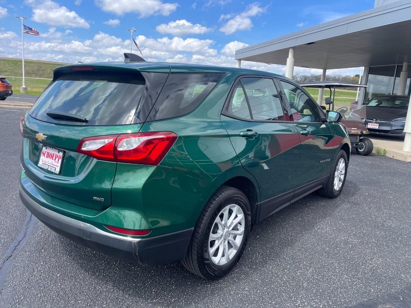 Chevrolet Equinox Vehicle Image 02