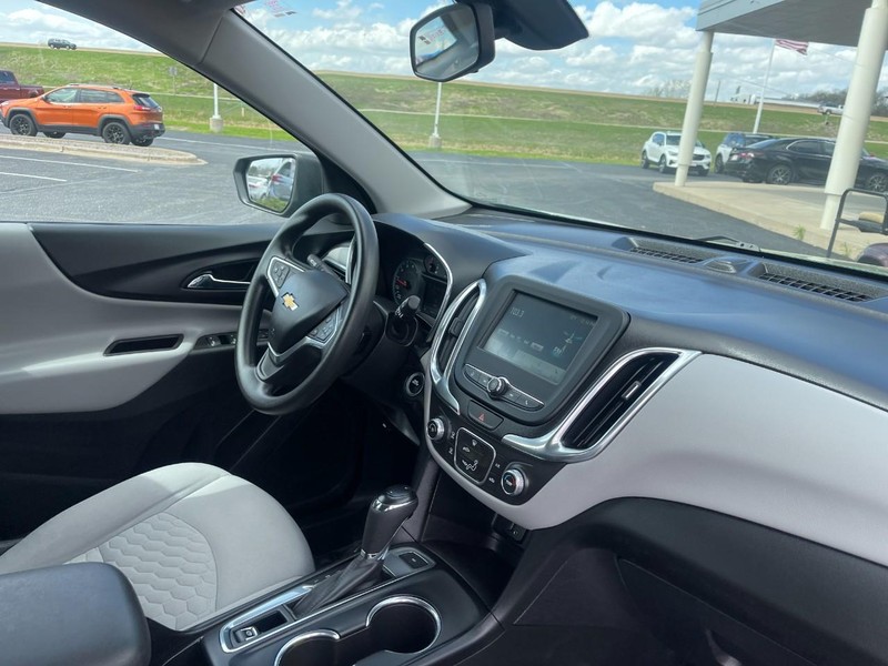 Chevrolet Equinox Vehicle Image 09