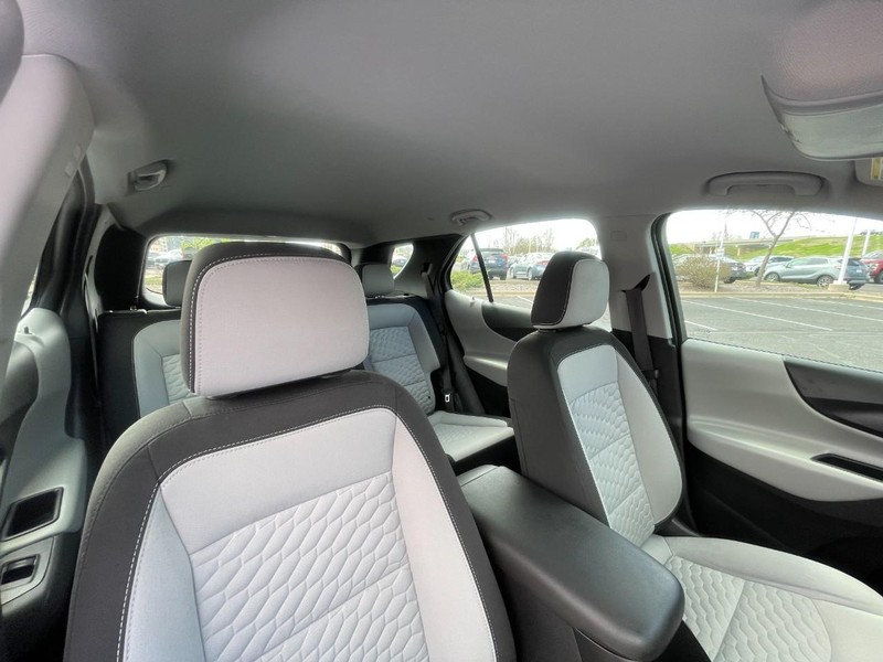Chevrolet Equinox Vehicle Image 11