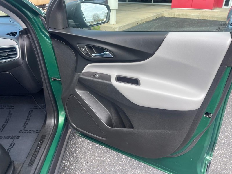 Chevrolet Equinox Vehicle Image 12