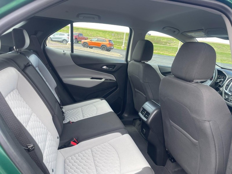 Chevrolet Equinox Vehicle Image 13
