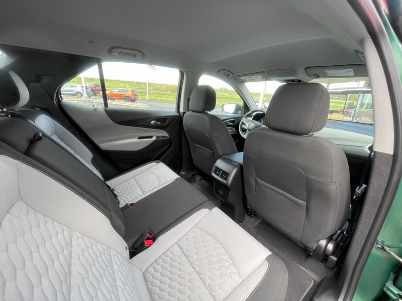 Chevrolet Equinox Vehicle Image 14