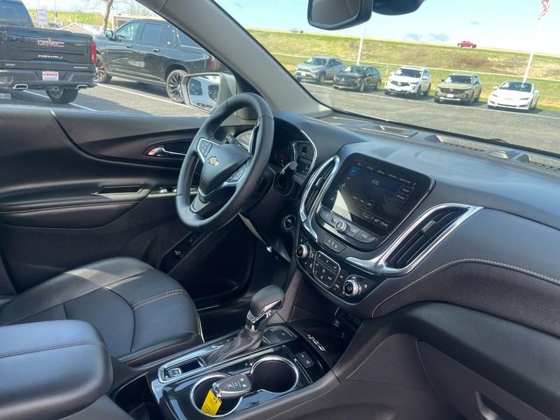 Chevrolet Equinox Vehicle Image 09