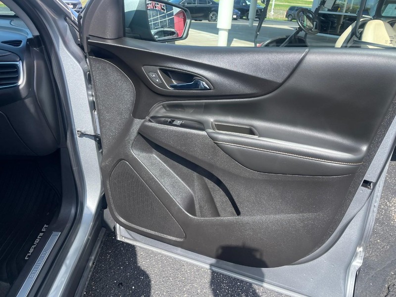 Chevrolet Equinox Vehicle Image 11