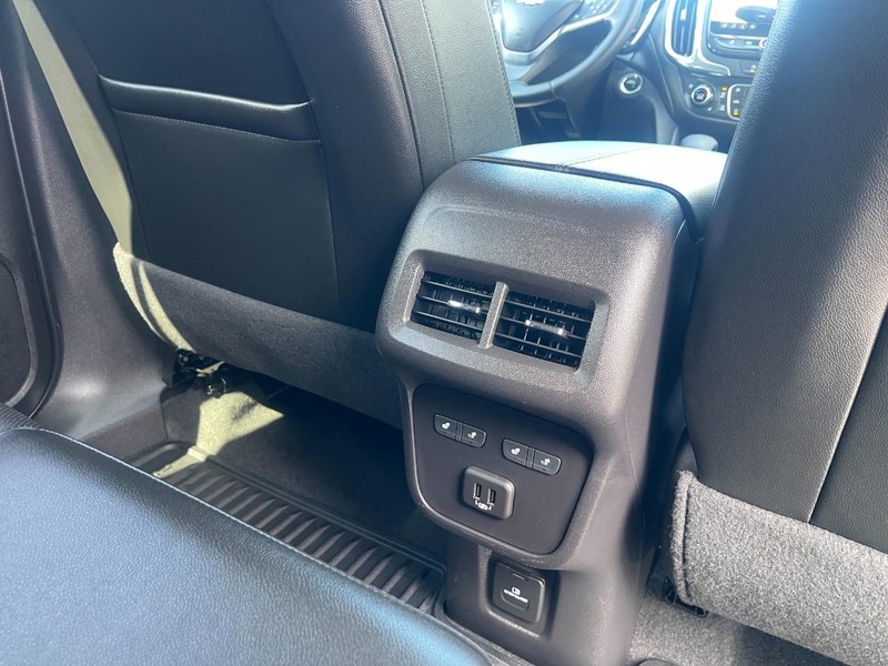 Chevrolet Equinox Vehicle Image 13