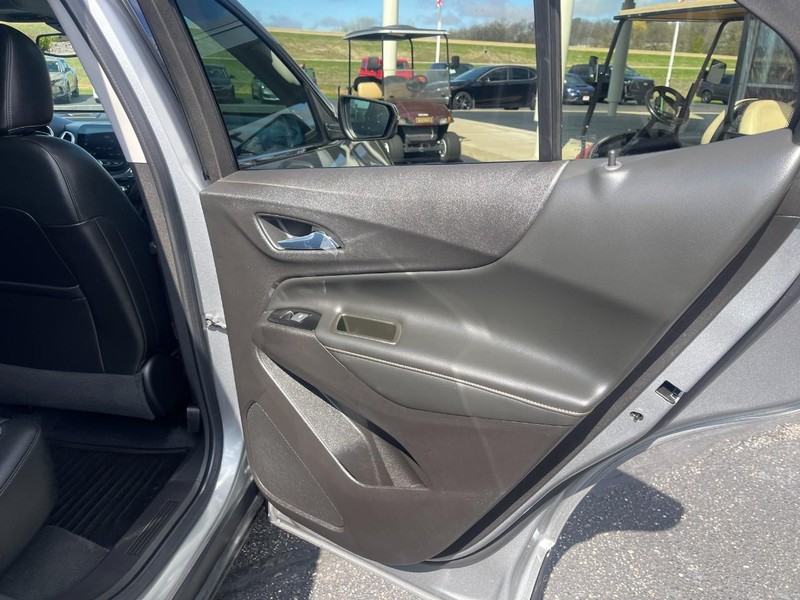 Chevrolet Equinox Vehicle Image 15