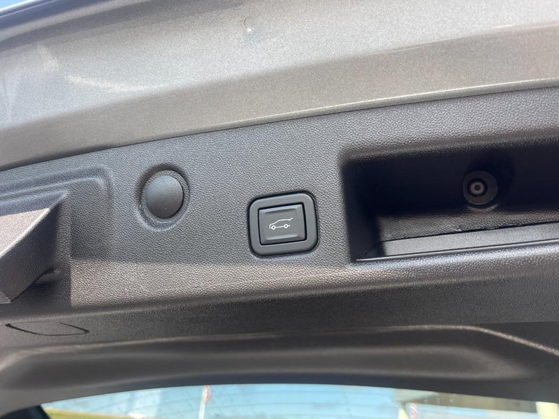 Chevrolet Equinox Vehicle Image 17