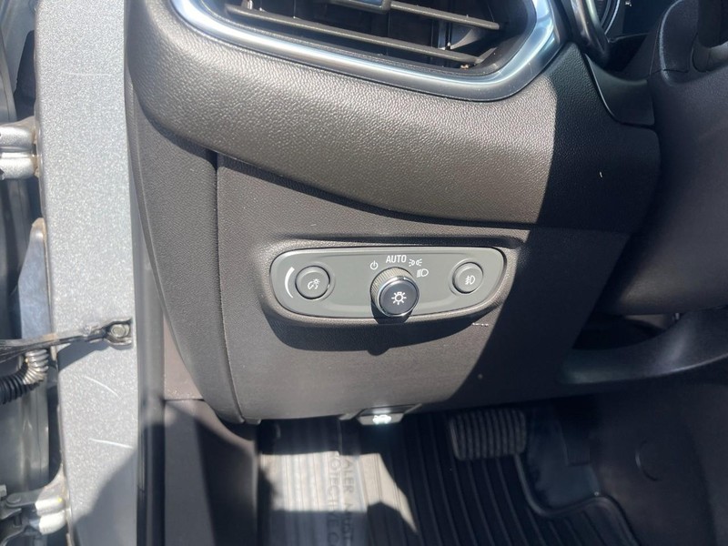 Chevrolet Equinox Vehicle Image 24