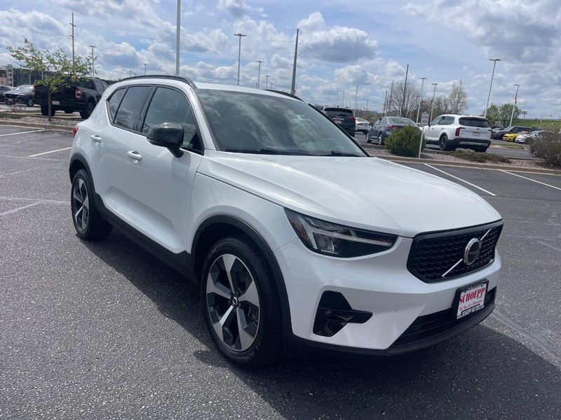 Volvo XC40 Vehicle Image 02