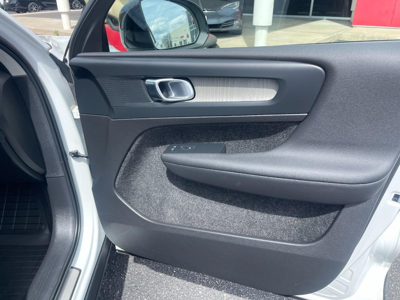 Volvo XC40 Vehicle Image 12
