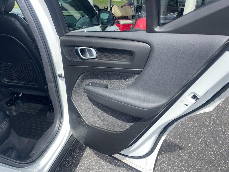Volvo XC40 Vehicle Image 15