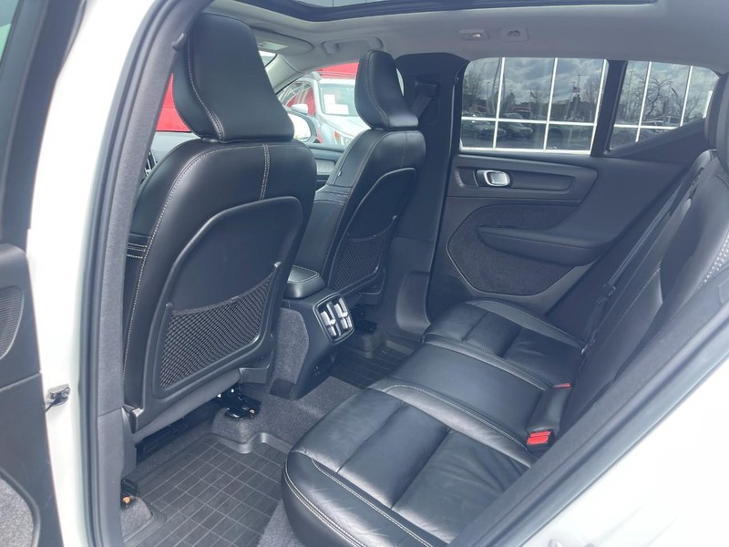 Volvo XC40 Vehicle Image 18