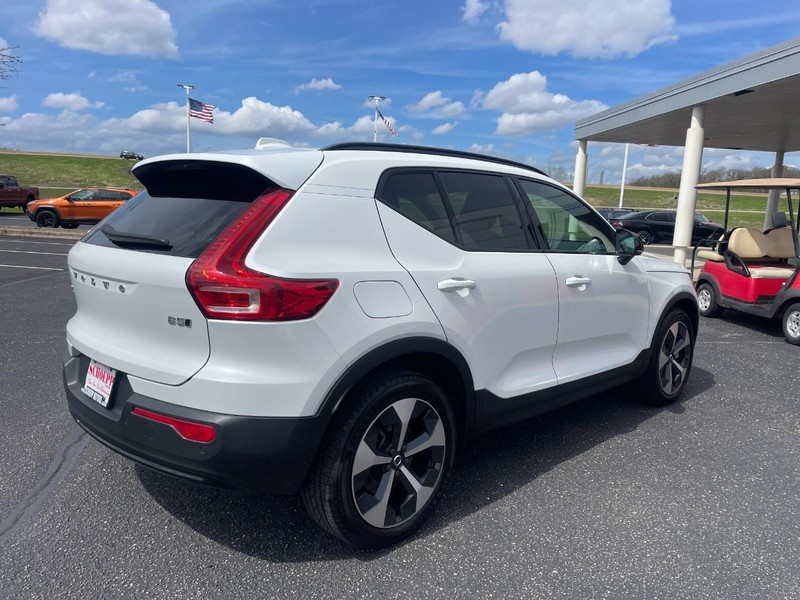 Volvo XC40 Vehicle Image 35