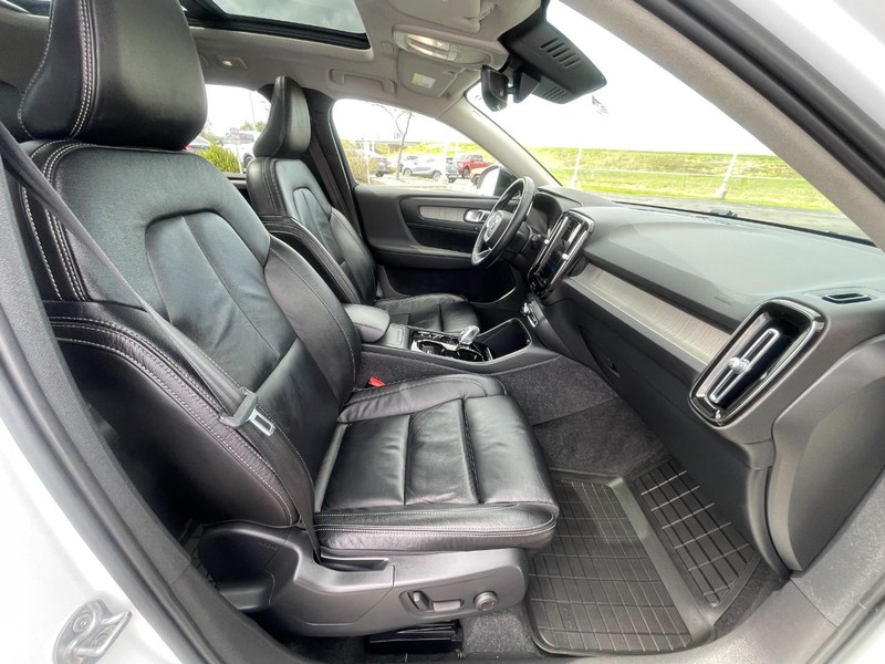 Volvo XC40 Vehicle Image 43