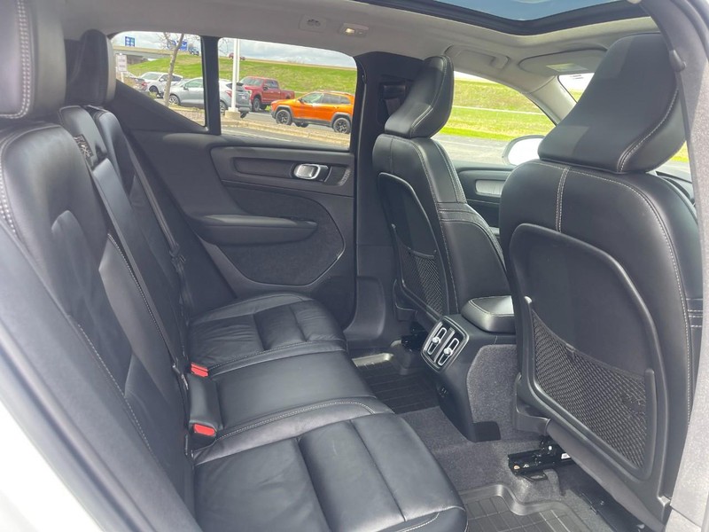 Volvo XC40 Vehicle Image 45