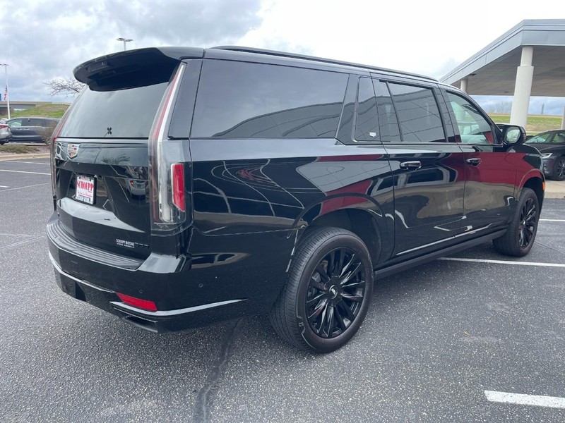 Cadillac Escalade ESV Vehicle Image 03