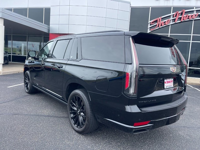 Cadillac Escalade ESV Vehicle Image 04