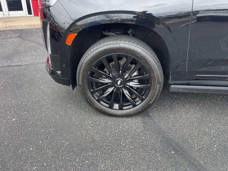 Cadillac Escalade ESV Vehicle Image 06