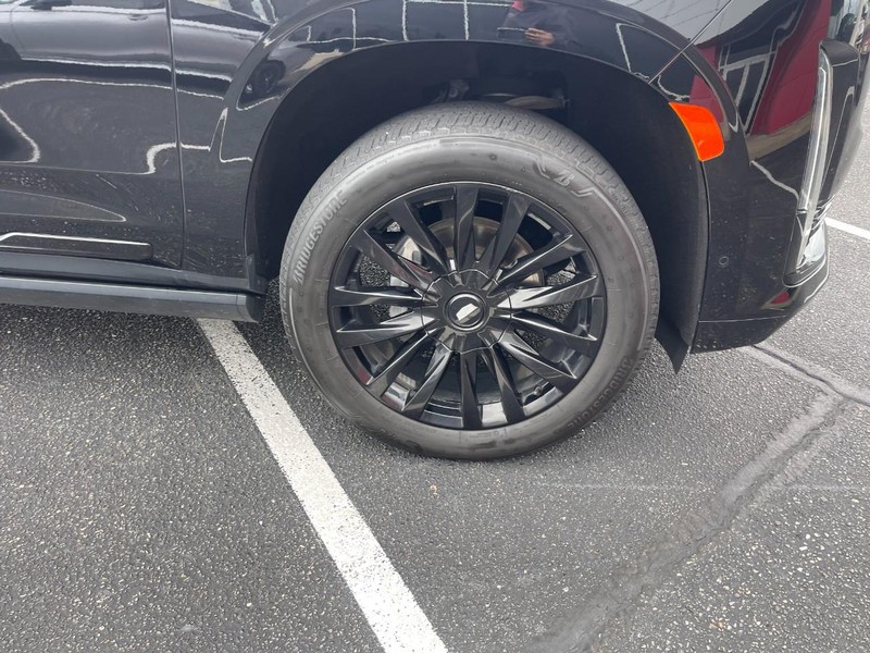 Cadillac Escalade ESV Vehicle Image 07