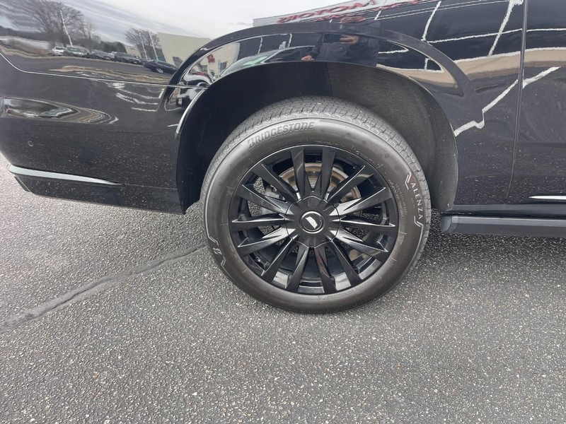 Cadillac Escalade ESV Vehicle Image 08