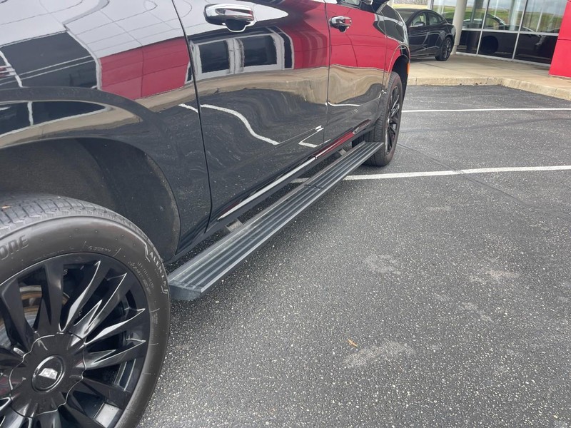 Cadillac Escalade ESV Vehicle Image 09