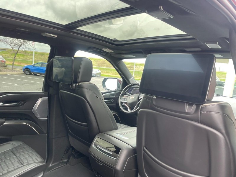 Cadillac Escalade ESV Vehicle Image 14