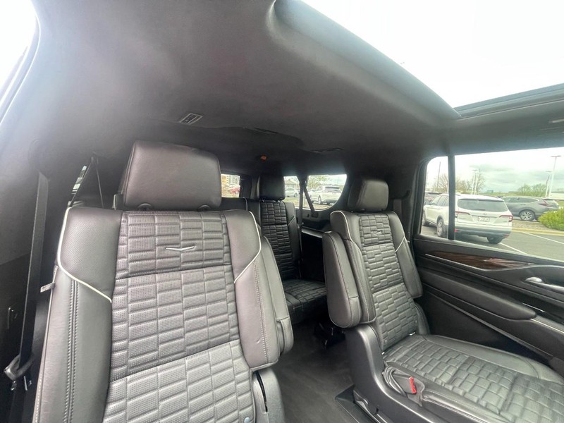 Cadillac Escalade ESV Vehicle Image 16