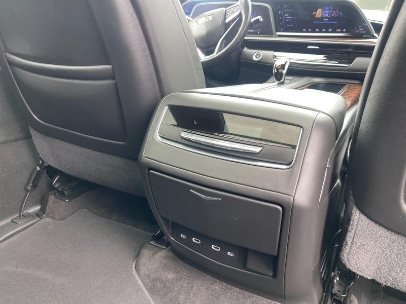 Cadillac Escalade ESV Vehicle Image 17