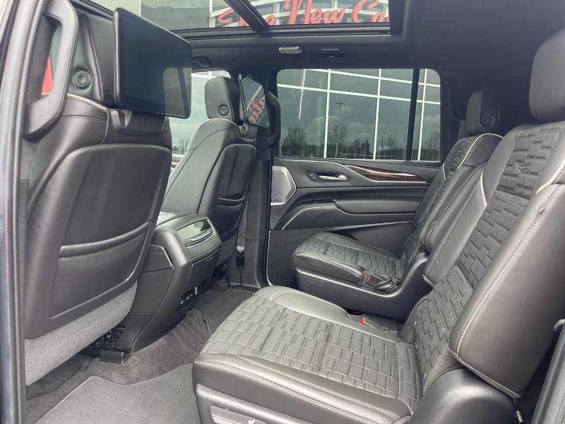 Cadillac Escalade ESV Vehicle Image 22