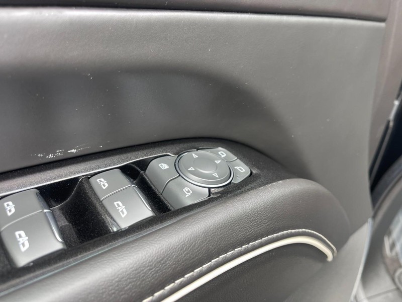 Cadillac Escalade ESV Vehicle Image 28