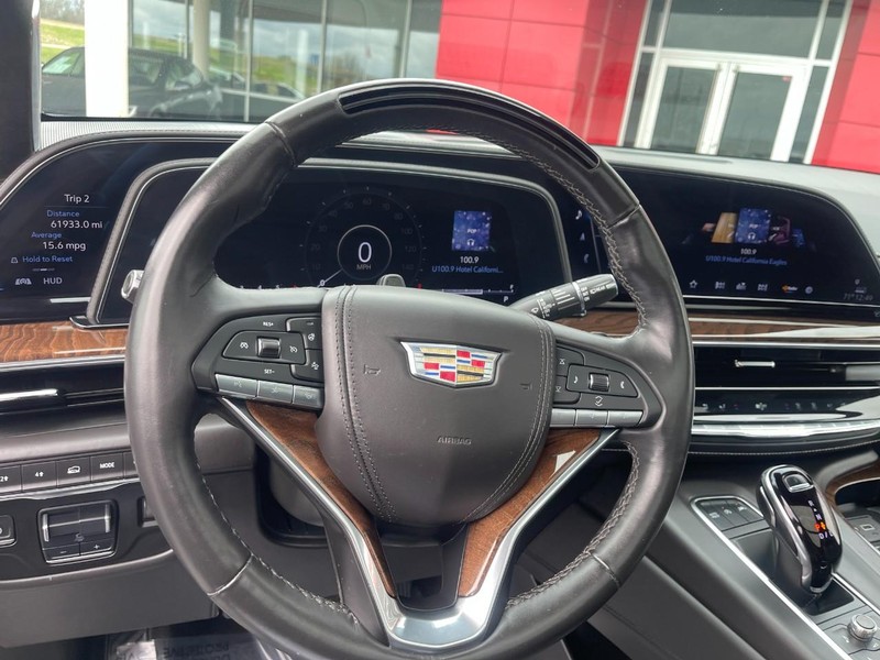 Cadillac Escalade ESV Vehicle Image 31