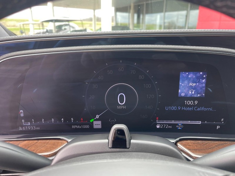 Cadillac Escalade ESV Vehicle Image 37