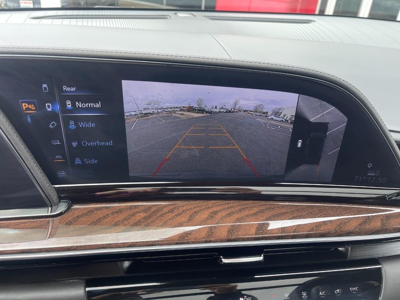 Cadillac Escalade ESV Vehicle Image 41