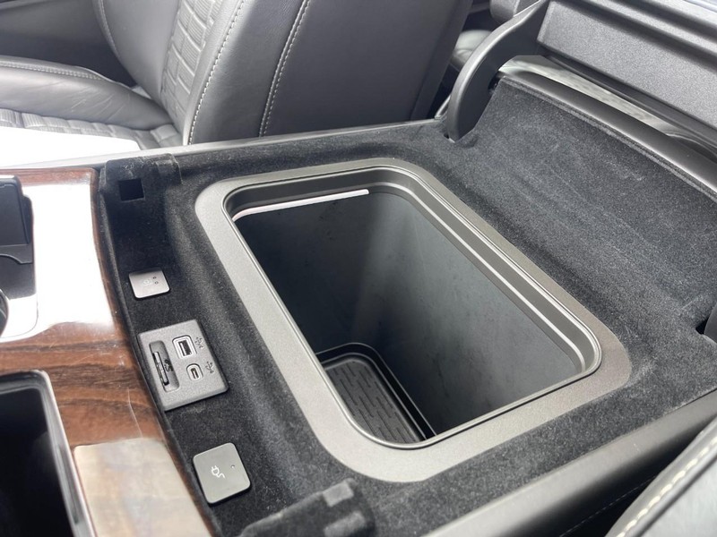 Cadillac Escalade ESV Vehicle Image 46