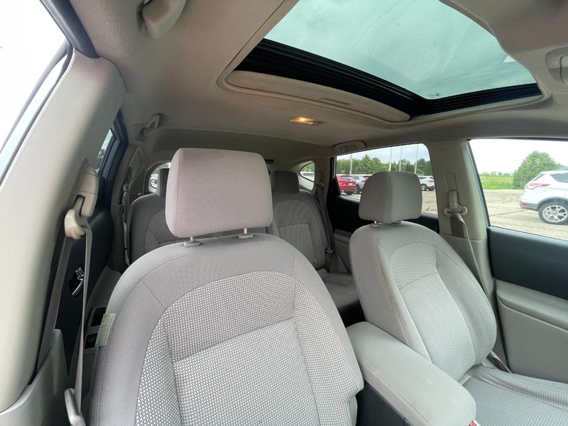 Nissan Rogue Vehicle Image 05