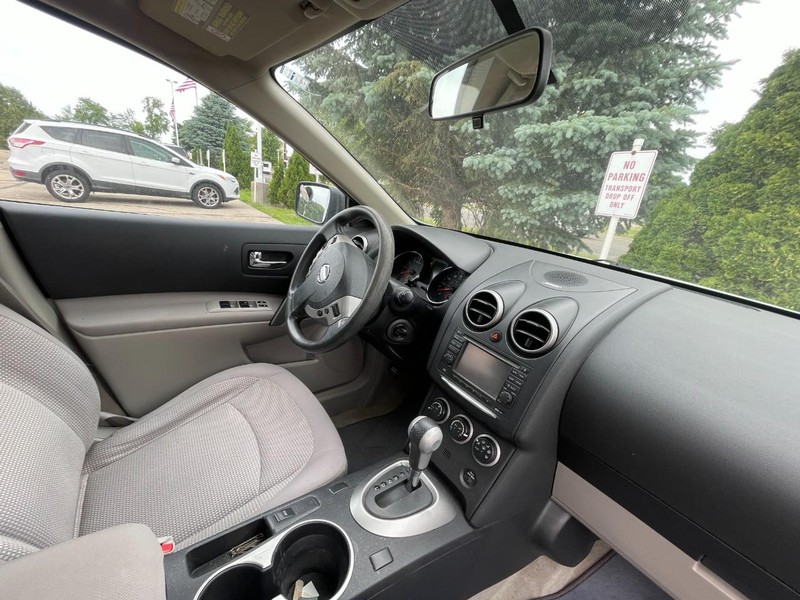 Nissan Rogue Vehicle Image 06