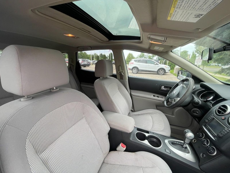 Nissan Rogue Vehicle Image 07