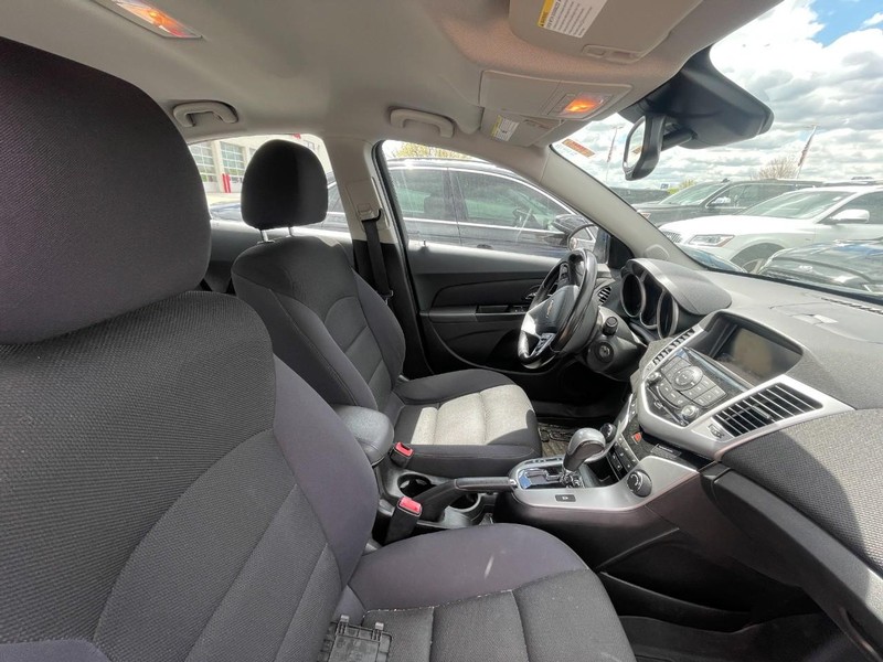 Chevrolet Cruze Vehicle Image 03