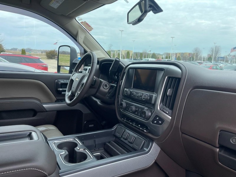 Chevrolet Silverado 2500HD Vehicle Image 02