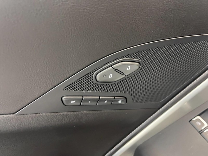 Chevrolet Corvette Vehicle Image 18